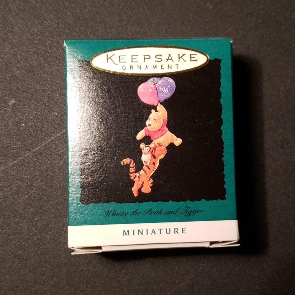 Hallmark Ornament Winnie the Pooh and Tigger NIB